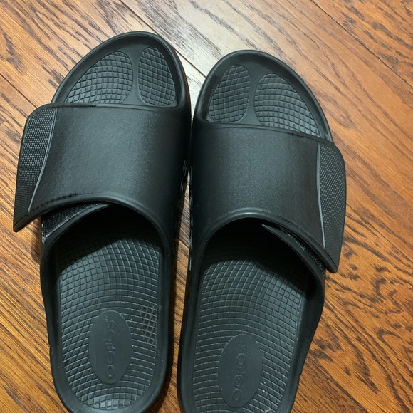 OOFOS Black Comfort Slides - Picture 3 of 4